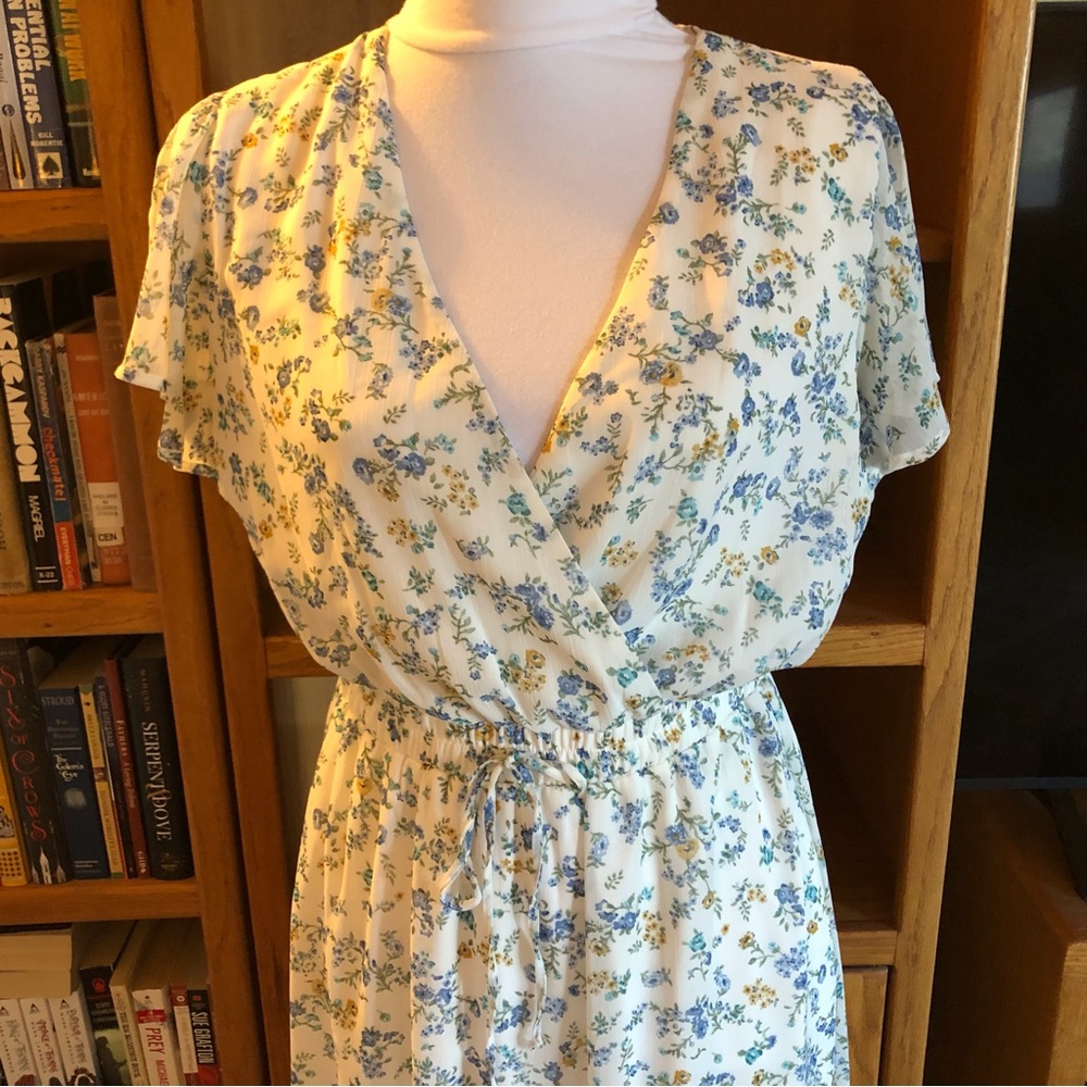 👗EUC Trixxi floral dress - Picture 4 of 8